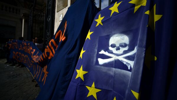 Una protesta contra la política de la UE en Italia (archivo) - Sputnik Mundo