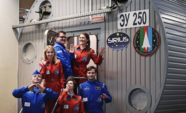 La tripulación del experimento Sirius-17 La tripulación del experimento Sirius-17 - Sputnik Mundo