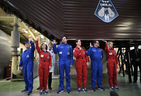 La tripulación básica del experimento Sirius-17 La tripulación básica del experimento Sirius-17 - Sputnik Mundo