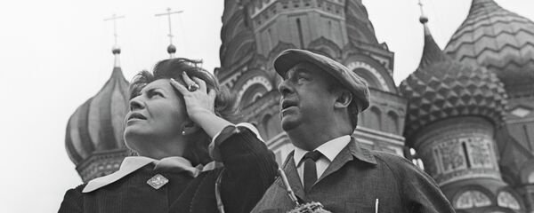 Pablo Neruda y su esposa Matilde Urrutia en Moscú en 1962. Pablo Neruda y su esposa Matilde Urrutia en Moscú en 1962. - Sputnik Mundo