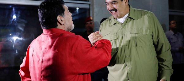 Diego Maradona, el futbolista argentino y Nicolás Maduro, presidente de Venezuela - Sputnik Mundo