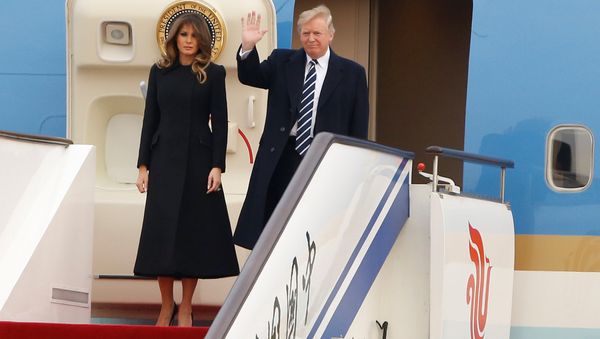 Donald Trump, e presidente de EEUU, inicia su visita oficial a China Donald Trump, e presidente de EEUU, inicia su visita oficial a China - Sputnik Mundo