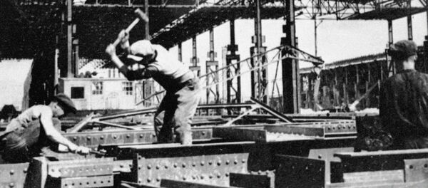 La construcción de la planta de automóviles de Nizhni Nóvgorod en la URSS en los años 30 (archivo) La construcción de la planta de automóviles de Nizhni Nóvgorod en la URSS en los años 30 (archivo) - Sputnik Mundo