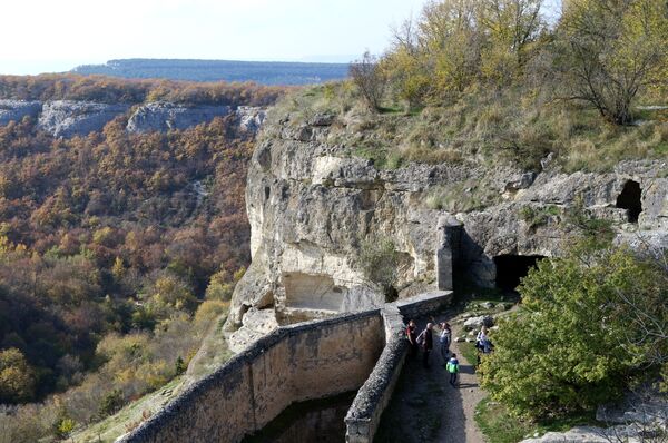 La ciudad fortaleza de cuevas Çufut Qale en Crimea - Sputnik Mundo