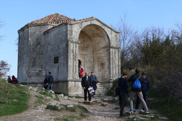 La ciudad fortaleza de cuevas Çufut Qale en Crimea - Sputnik Mundo