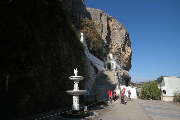 La ciudad fortaleza de cuevas Çufut Qale en Crimea - Sputnik Mundo