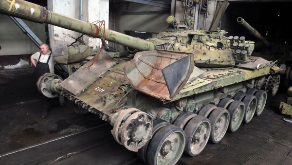 Tanques T-72 se reparan en la planta de Lviv, Ucrania Tanques T-72 se reparan en la planta de Lviv, Ucrania - Sputnik Mundo