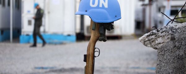Un casco azul de una misión de paz de la ONU (archivo) - Sputnik Mundo