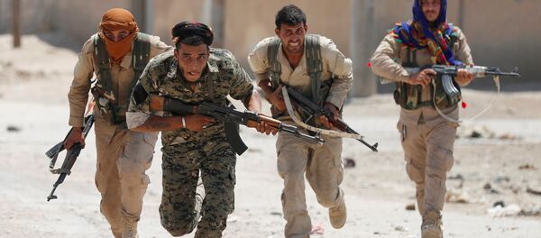 Combatientes de las Unidades kurdas de Protección Popular (YPG) - Sputnik Mundo