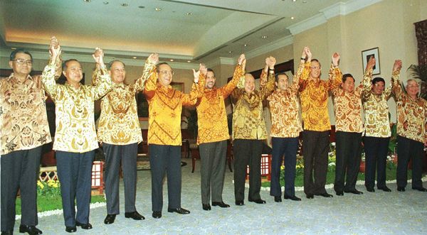 Diplomacia colorista: los atuendos tradicionales de las cumbres de la ASEAN - Sputnik Mundo