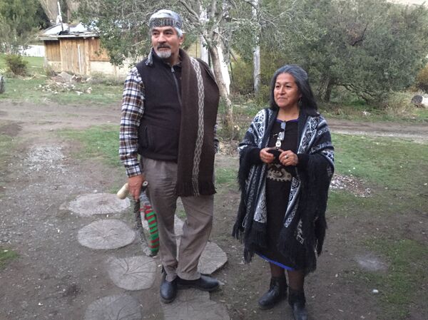 José Quintriqueo y Verónica Hullipan, unos de los dirigentes mapuches - Sputnik Mundo