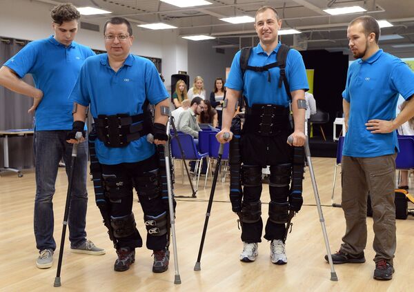 Presentación de Exoatlet, el exoesqueleto de producción rusa - Sputnik Mundo