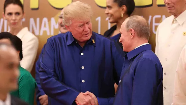 El presidente de EEUU, Donald Trump, y su homólogo ruso, Vladímir Putin - Sputnik Mundo