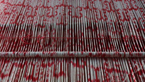 Taller de elaboración y tejido de macanas ikat en El Carmen, Chordeleg - Sputnik Mundo