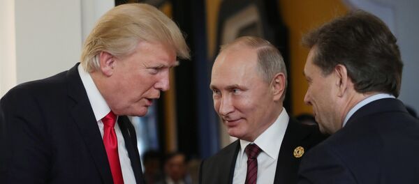 El presidente de EEUU, Donald Trump, y su homólogo ruso, Vladímir Putin - Sputnik Mundo