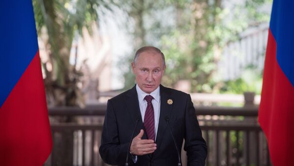 Vladímir Putin, presidente de Rusia, brinda una conferencia de prensa al término dela cumbre de la APEC, 11 de noviembre de 2017, Da Nang, Vietnam - Sputnik Mundo