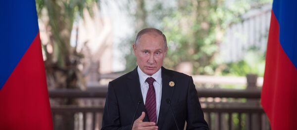 Vladímir Putin, presidente de Rusia, brinda una conferencia de prensa al término dela cumbre de la APEC, 11 de noviembre de 2017, Da Nang, Vietnam - Sputnik Mundo