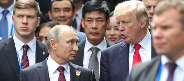El presidente de Rusia, Vladímir Putin, y su homólogo estadounidense, Donald Trump - Sputnik Mundo