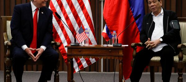 El presidente de EEUU, Donald Trump, y el presidente de Filipinas, Rodrigo Duterte - Sputnik Mundo