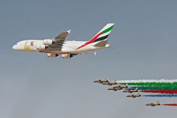 Los momentos más espectaculares del salón aeroespacial internacional Dubai Airshow 2017 - Sputnik Mundo