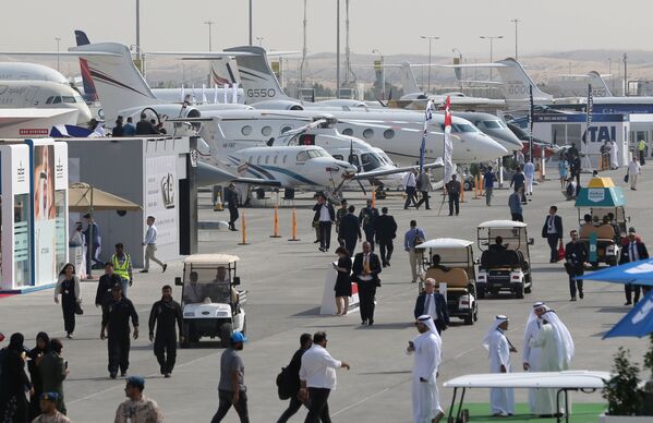 Los momentos más espectaculares del salón aeroespacial internacional Dubai Airshow 2017 - Sputnik Mundo