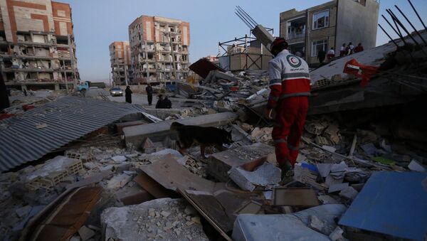 Las consecuencias del terremoto en Irán - Sputnik Mundo