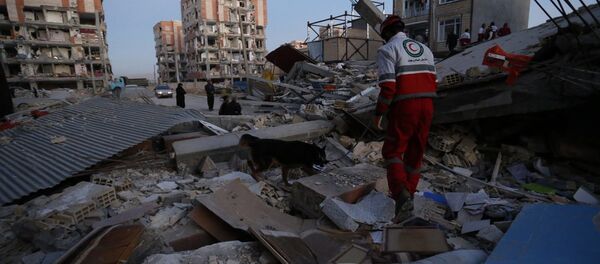 Las consecuencias del terremoto en Irán - Sputnik Mundo
