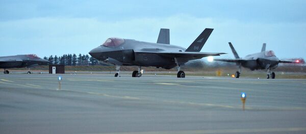 Un caza F-35 de las Fuerzas Aéreas de Noruega fabricado por EEUU, una de las versiones para los Ejércitos de los miembros de la OTAN - Sputnik Mundo