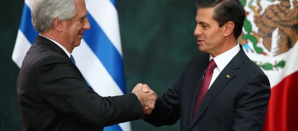 Presidente de Uruguay, Tabaré Vázquez, y presidente de México, Enrique Peña Nieto Presidente de Uruguay, Tabaré Vázquez, y presidente de México, Enrique Peña Nieto - Sputnik Mundo