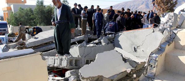 Las consecuencias del terremoto en Irán - Sputnik Mundo