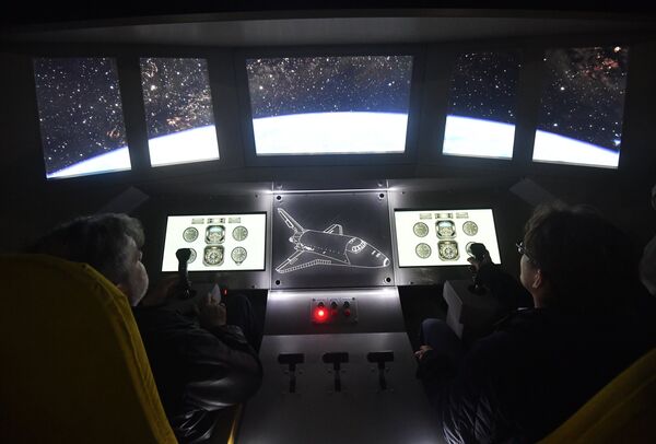 El interior del modelo de pruebas en tamaño real del transbordador Buran - Sputnik Mundo