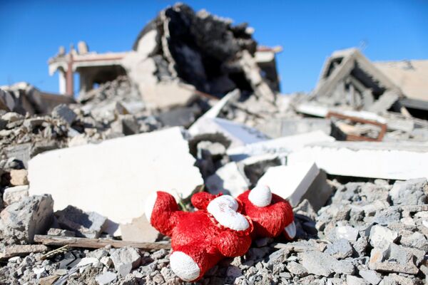 Una casa destruida por los yihadistas de Daesh en la ciudad libia de Sirte. - Sputnik Mundo