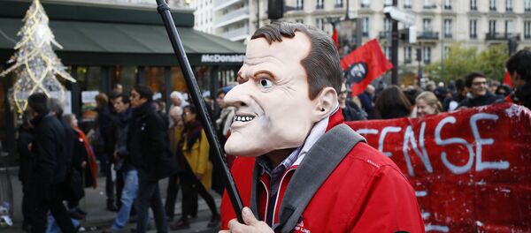 Protesta contra las reformas impulsadas por el presidente francés, Emmanuel Macron, París, Francia, 16 de noviembre de 2017 - Sputnik Mundo