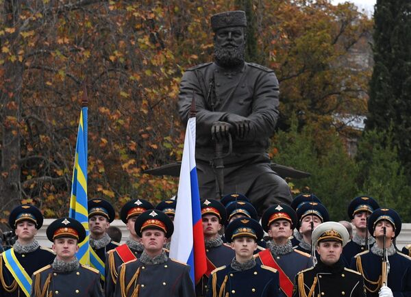 El monumento al emperador Alexandr III El monumento al emperador Alexandr III - Sputnik Mundo