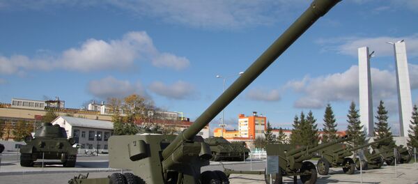 Сañón antitanque soviético BS-3 en el museo de la ciudad Verjnaya Pichma (archivo) - Sputnik Mundo