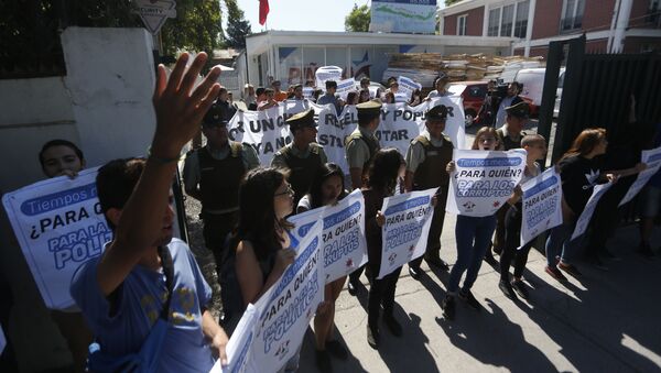 Manifestación contra Sebastián Piñera en Santiago - Sputnik Mundo