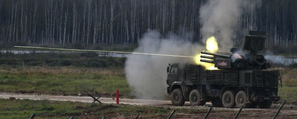 El sistema antiaéreo ruso Pántsir-S1 atacando un blanco (imagen referencial) El sistema antiaéreo ruso Pántsir-S1 atacando un blanco (imagen referencial) - Sputnik Mundo
