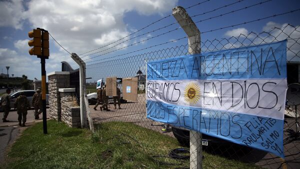 La bandera de Argentina en la entrada a la Base Naval - Sputnik Mundo