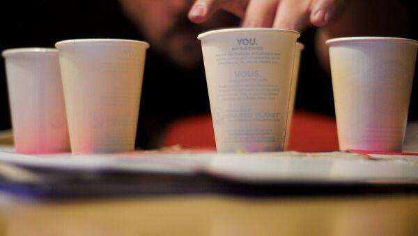 Vasos de papel (imagen ilustrativa) - Sputnik Mundo