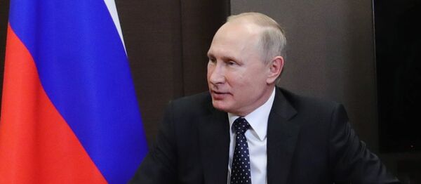 El presidente ruso, Vladímir Putin con su par sudanés, Omar Bashir - Sputnik Mundo