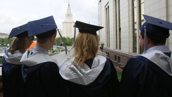 Los graduados de la Universidad Estatal de Moscú (archivo) Los graduados de la Universidad Estatal de Moscú (archivo) - Sputnik Mundo