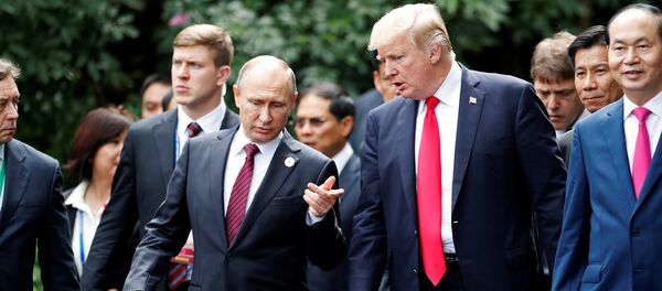 El presidente de Rusia, Vladímir Putin, y su homólogo estadounidense, Donald Trump - Sputnik Mundo