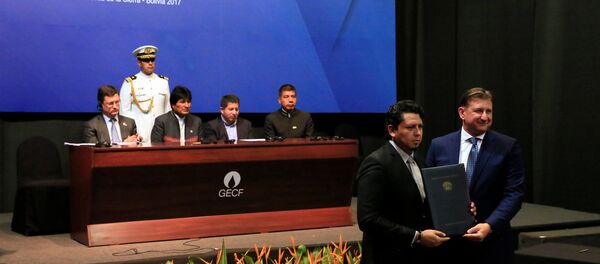 La firma de un paquete de acuerdos de cooperación energética entre Bolivia y Rusia en presencia del presidente boliviano, Evo Morales - Sputnik Mundo