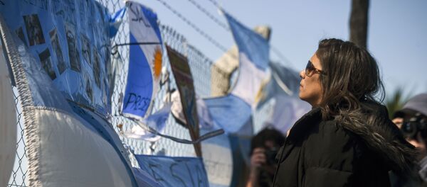 La bandera de Argentina en la Base Naval tras la desaparición del submarino ARA San Juan La bandera de Argentina en la Base Naval tras la desaparición del submarino ARA San Juan - Sputnik Mundo