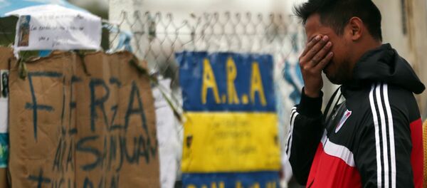 Un hombre reacciona a la desaparicion del submarino argentino ARA San Juan - Sputnik Mundo