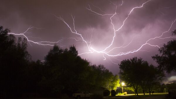 Una tormenta eléctrica (imagen referencial) - Sputnik Mundo