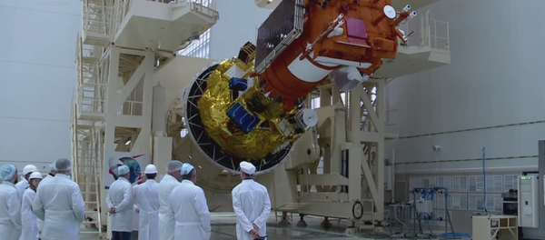Así se preparan los satélites rusos para surcar el espacio - Sputnik Mundo