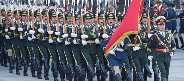 Guarnia de honor de China durante la visita del presidente de Yibuti, Ismail Omar Guelleh, a Pekín - Sputnik Mundo