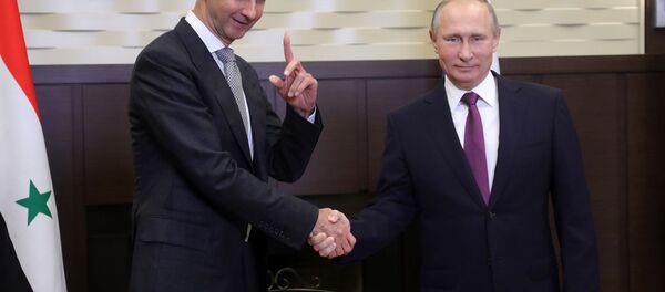 Vladímir Putin, presidente de Rusia, recibe a su homólogo sirio, Bashar Asad, en Sochi, Rusia, 21 de noviembre de 2017 - Sputnik Mundo