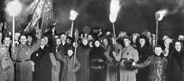 Celebraciones del segundo aniversario de la Revolución de Octubre (archivo) - Sputnik Mundo